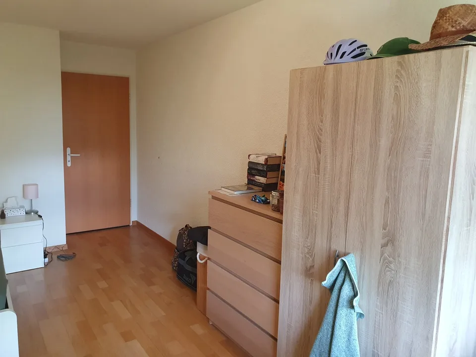 Helles 15.6 m² WG-Zimmer in grosszügiger 125 m² Wohnung in Ittigen 🏡🐈