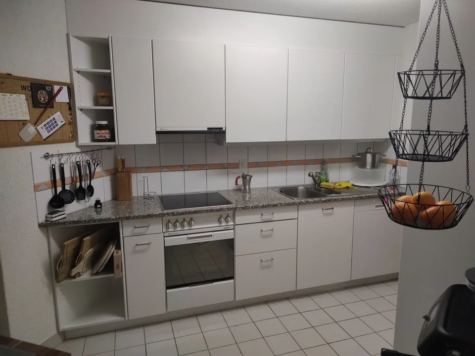 Helles 15.6 m² WG-Zimmer in grosszügiger 125 m² Wohnung in Ittigen 🏡🐈