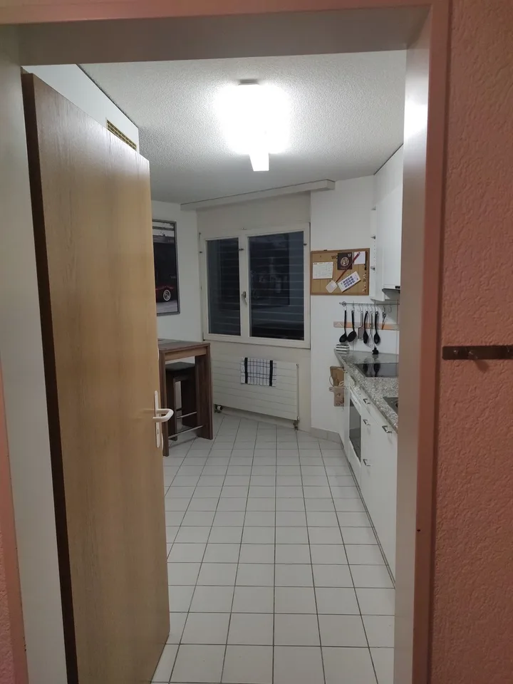 Helles 15.6 m² WG-Zimmer in grosszügiger 125 m² Wohnung in Ittigen 🏡🐈