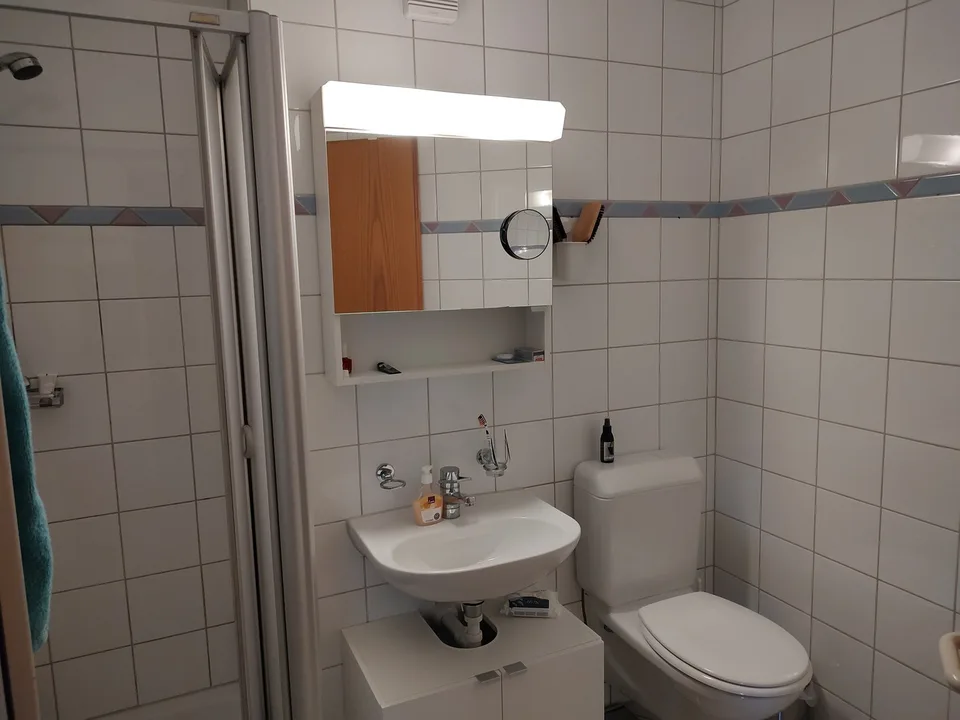 Helles 15.6 m² WG-Zimmer in grosszügiger 125 m² Wohnung in Ittigen 🏡🐈