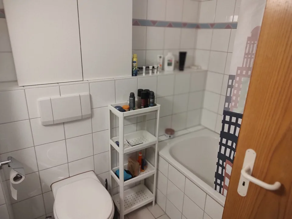 Helles 15.6 m² WG-Zimmer in grosszügiger 125 m² Wohnung in Ittigen 🏡🐈