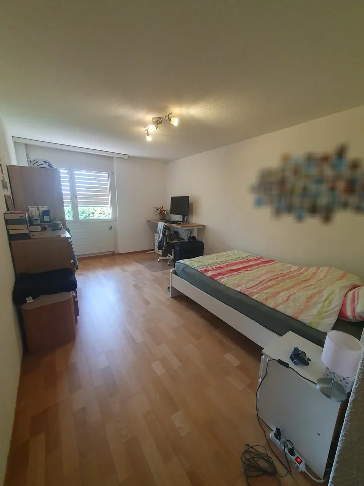 Helles 15.6 m² WG-Zimmer in grosszügiger 125 m² Wohnung in Ittigen 🏡🐈