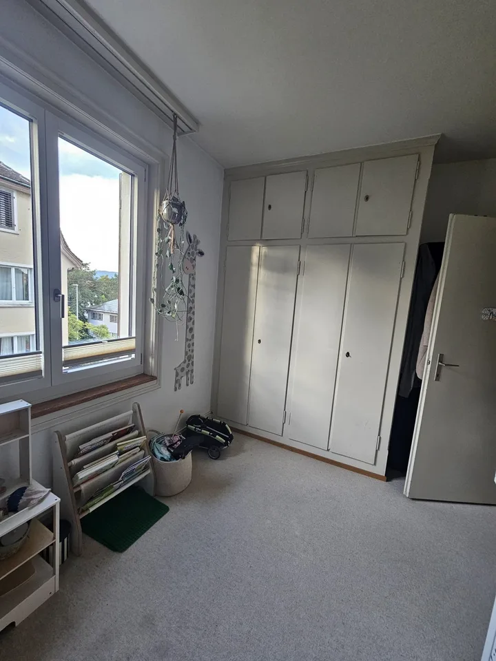 Ruhige, helle Wohnung in Seenähe und an S-Bahn