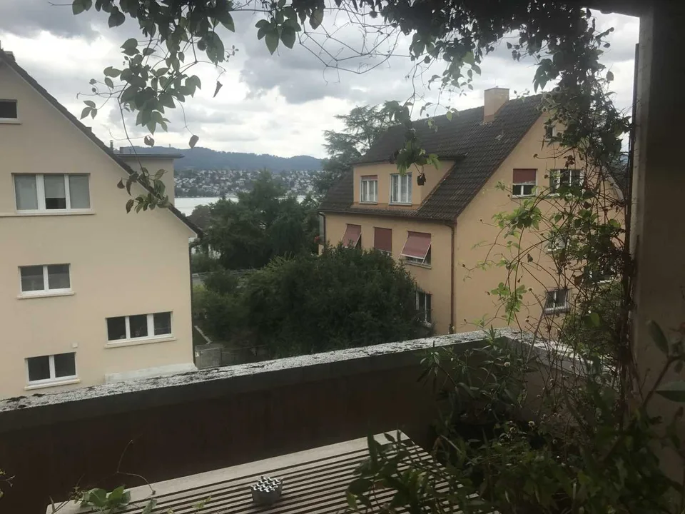 Ruhige, helle Wohnung in Seenähe und an S-Bahn