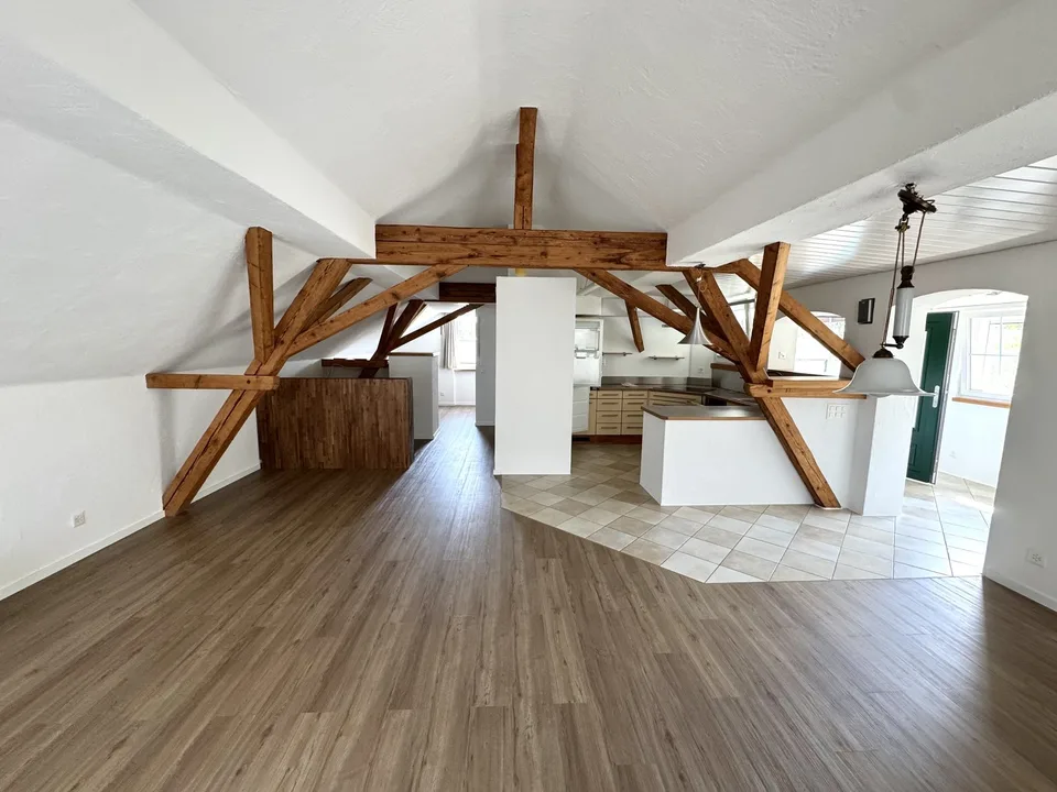 Wohnen mit Loft-Charakter – Charmante 3 Zimmer-Dachwohnung in Leibstadt