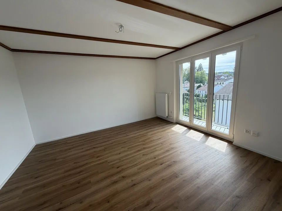 Appartement mansardé de 3,5 pièces confortable avec 2 balcons & local de stockage à 5033 Buchs AG