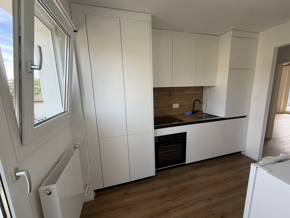 Appartement mansardé de 3,5 pièces confortable avec 2 balcons & local de stockage à 5033 Buchs AG