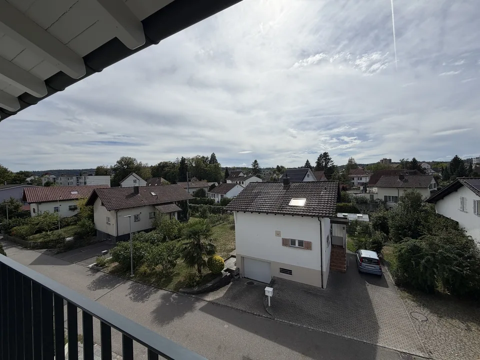 Appartement mansardé de 3,5 pièces confortable avec 2 balcons & local de stockage à 5033 Buchs AG