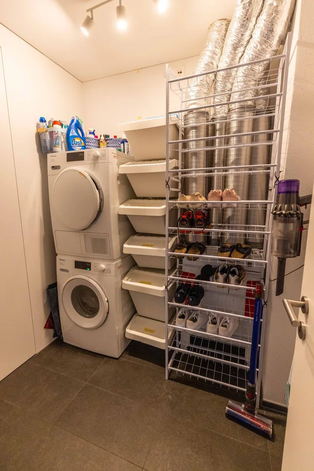 Modern room with private bathroom (en suite), with a garden & terrace – 20 min from Zurich HB