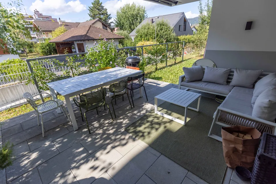 Modern room with private bathroom (en suite), with a garden & terrace – 20 min from Zurich HB