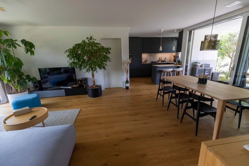 Modern room with private bathroom (en suite), with a garden & terrace – 20 min from Zurich HB