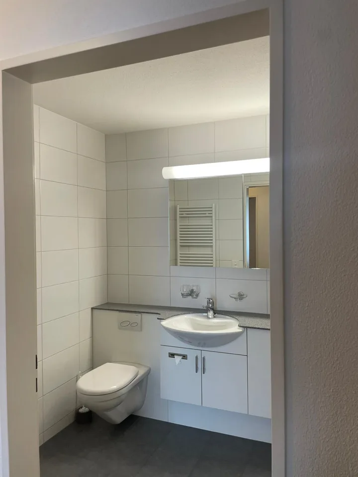 Teilmöblierte 2.5-Zimmer-Wohnung im 1. OG in Rotkreuz – befristet 16.9 - 30.11.2026