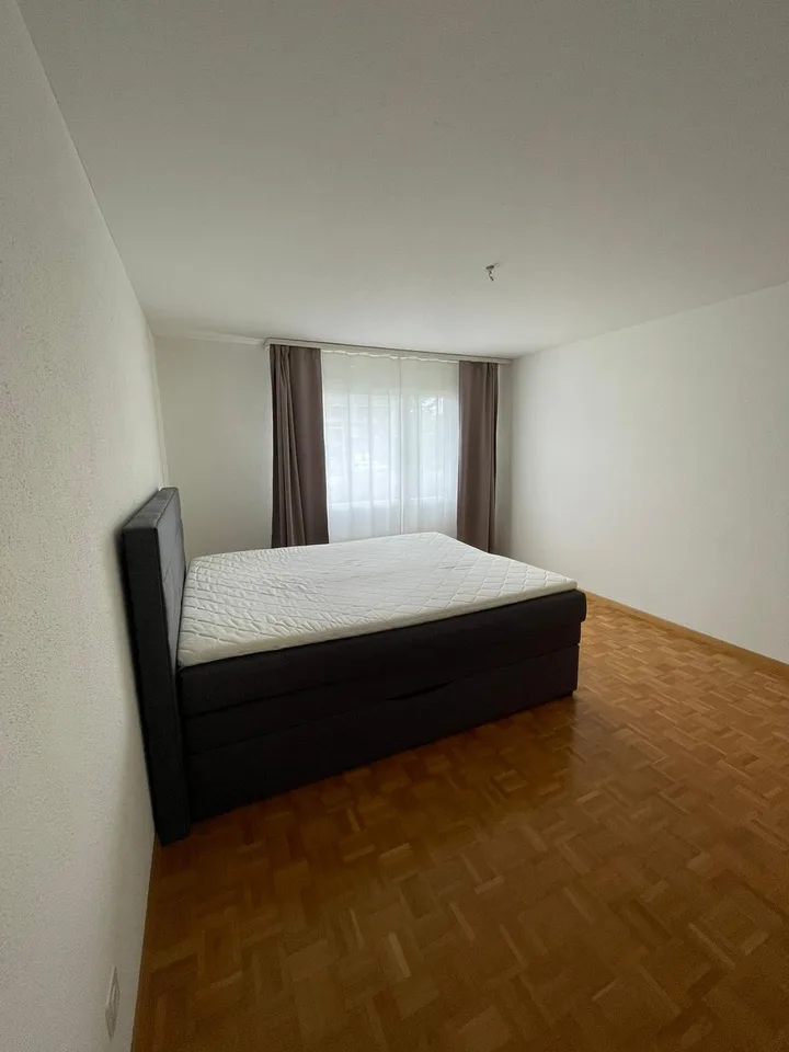 Teilmöblierte 2.5-Zimmer-Wohnung im 1. OG in Rotkreuz – befristet 16.9 - 30.11.2026