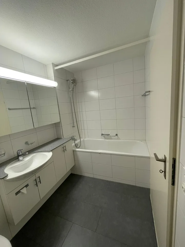 Teilmöblierte 2.5-Zimmer-Wohnung im 1. OG in Rotkreuz – befristet 16.9 - 30.11.2026