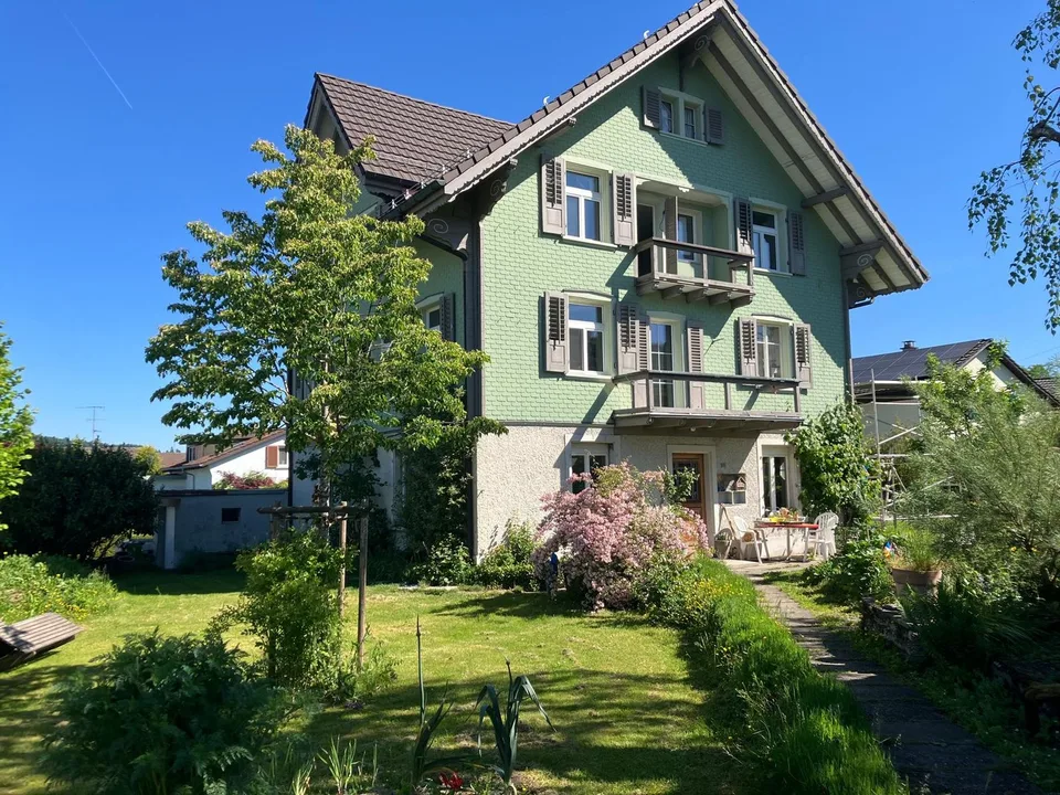 Erstbezug nach Sanierung: Charmante 3.5-Zi.-Wohnung