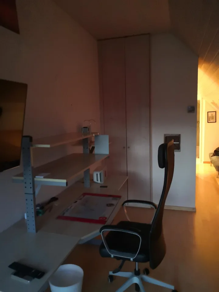 WG-Zimmer, aber mehr eine Einliegerwohnung, das ganze Haus kann/soll mitgenutzt werden
