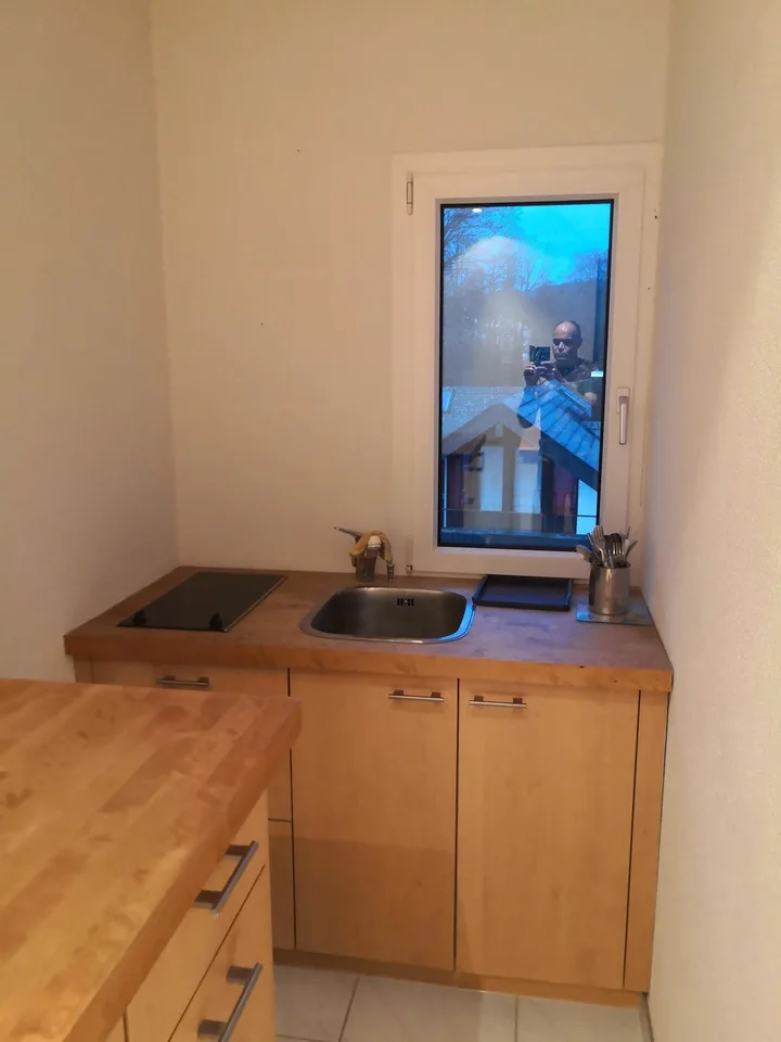 WG-Zimmer, aber mehr eine Einliegerwohnung, das ganze Haus kann/soll mitgenutzt werden