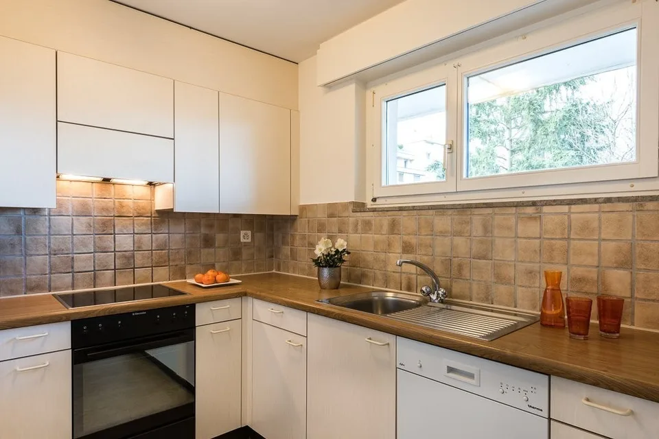 schönes möbliertes Zimmer in 3er WG mit Balkon - Furnished Single Room