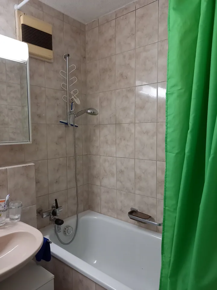 schönes möbliertes Zimmer in 3er WG mit Balkon - Furnished Single Room