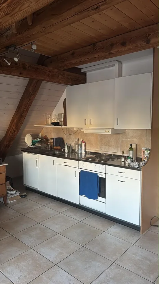 Nachmieter/in gesucht: Charmante 4.5-Zimmer-Dachwohnung in Knonau