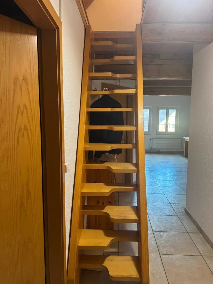 Nachmieter/in gesucht: Charmante 4.5-Zimmer-Dachwohnung in Knonau