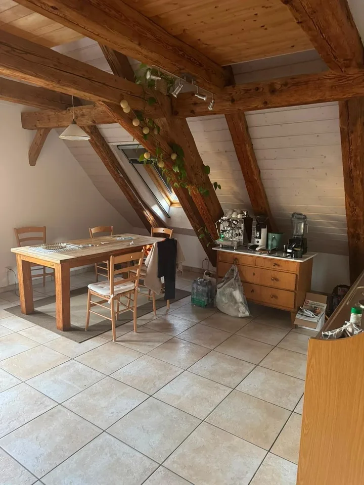 Nachmieter/in gesucht: Charmante 4.5-Zimmer-Dachwohnung in Knonau
