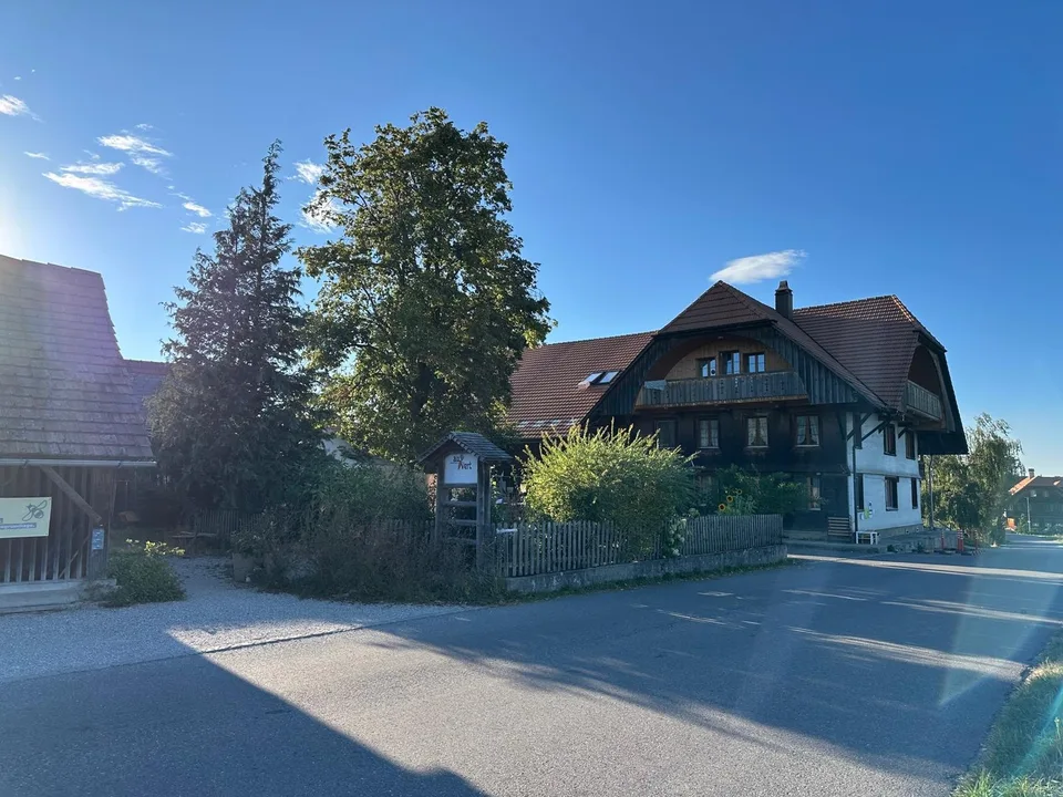 Zwei Zimmer frei in gemeinschaftlicher WG auf Hof in Schwarzenburg Nähe Bern
