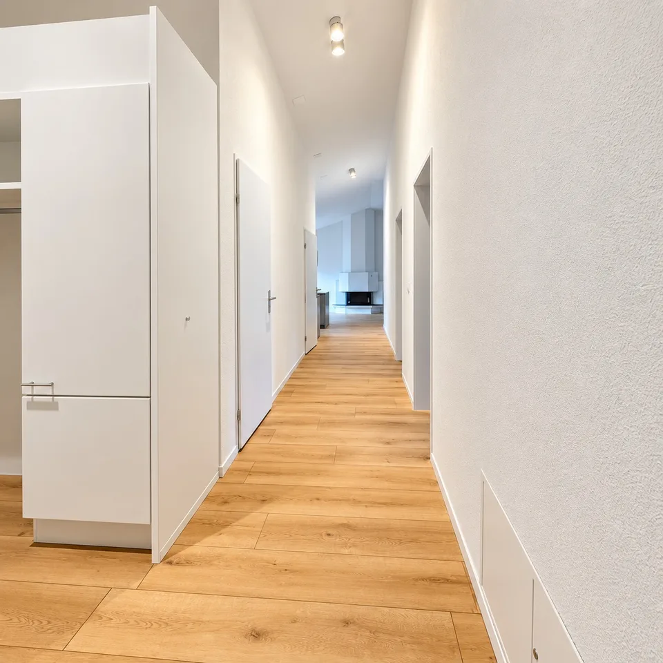 Appartement lumineux 4.5 pièces avec cheminée & plafonds hauts de jusqu'à 4m