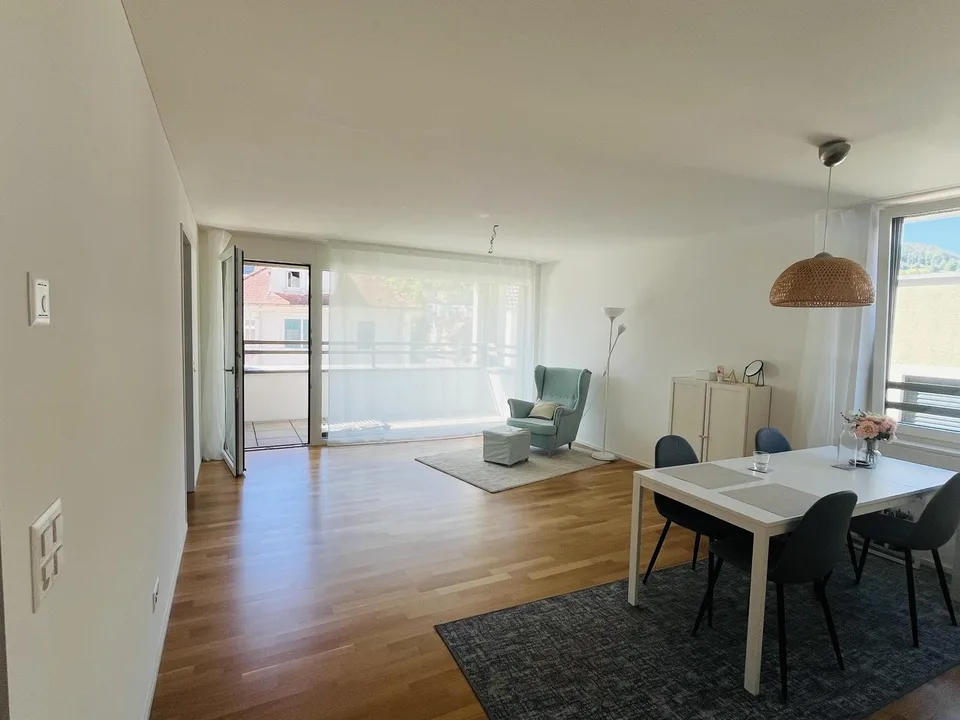 Moderne 2.5-Zimmer-Wohnung mit Balkon & eigenem Waschturm