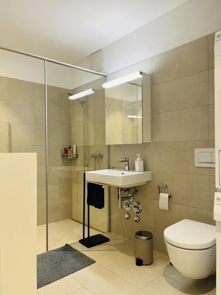 Moderne 2.5-Zimmer-Wohnung mit Balkon & eigenem Waschturm