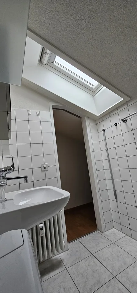Helle moderne 1.5‑Zimmer‑Wohnung mit Wintergarten – 81 m² – neu renoviert 2025
