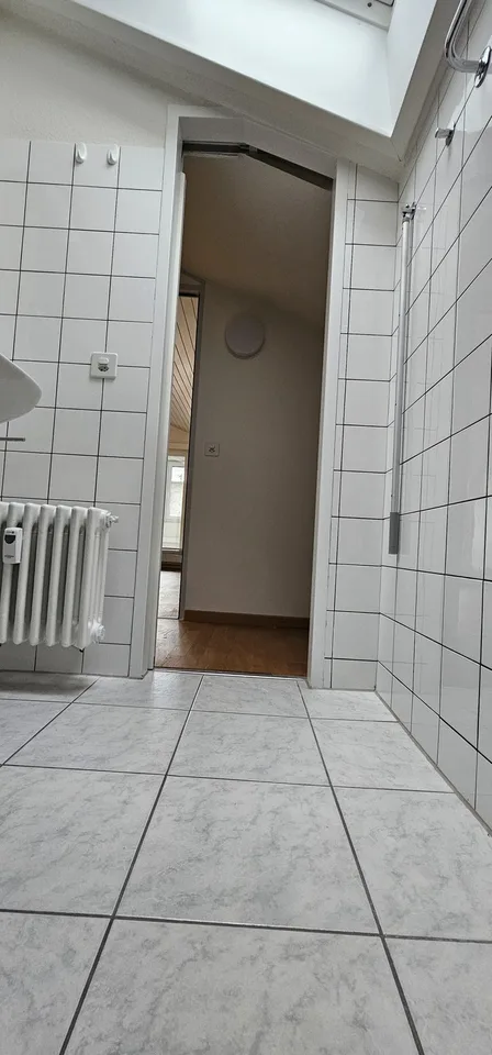 Helle moderne 1.5‑Zimmer‑Wohnung mit Wintergarten – 81 m² – neu renoviert 2025