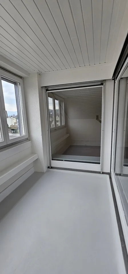Helle moderne 1.5‑Zimmer‑Wohnung mit Wintergarten – 81 m² – neu renoviert 2025