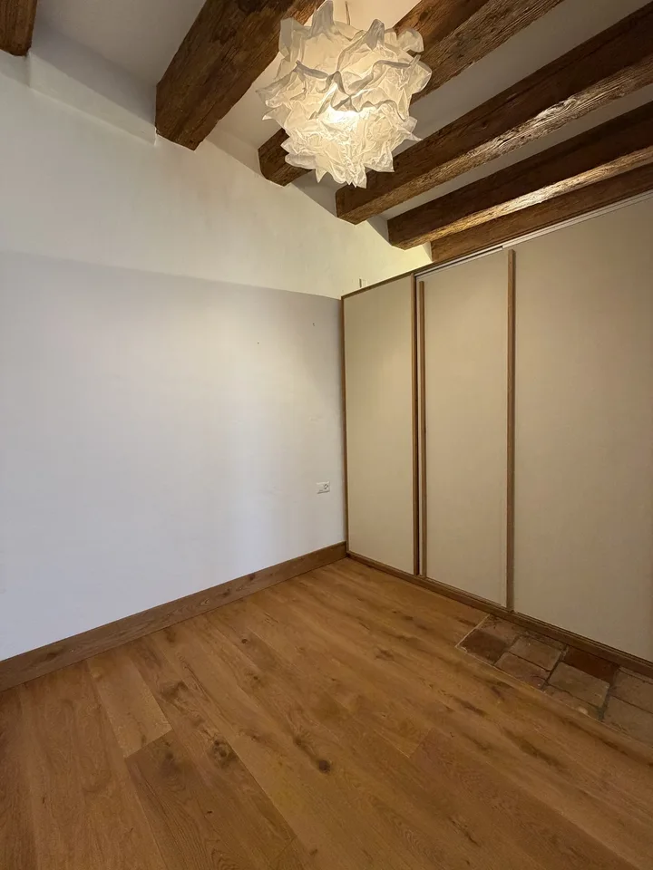 60 m² Neubau-Studio mit 4 m hohen Decken – Foto 3 von 12