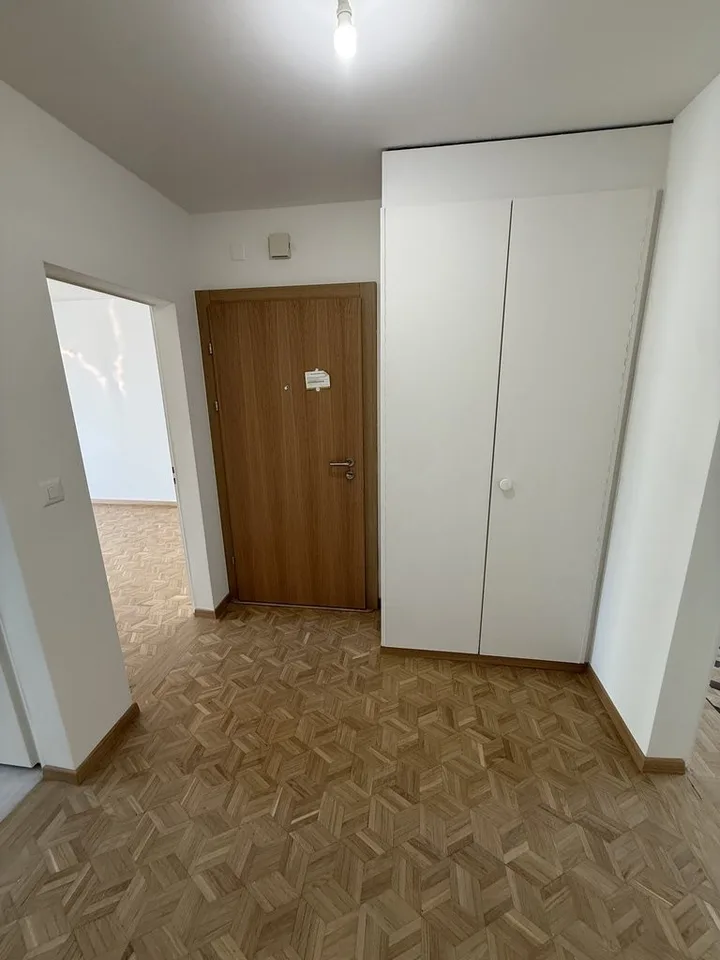 Wohnung mit 3 Zimmern im 3. Stock komplett renoviert