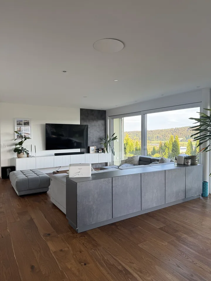 Exklusive 4.5-Zimmer-Terrassenwohnung mit Weitblick & Doppelgarage inklusive