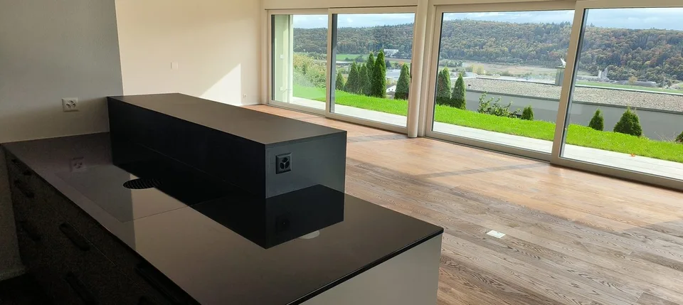 Exklusive 4.5-Zimmer-Terrassenwohnung mit Weitblick & Doppelgarage inklusive