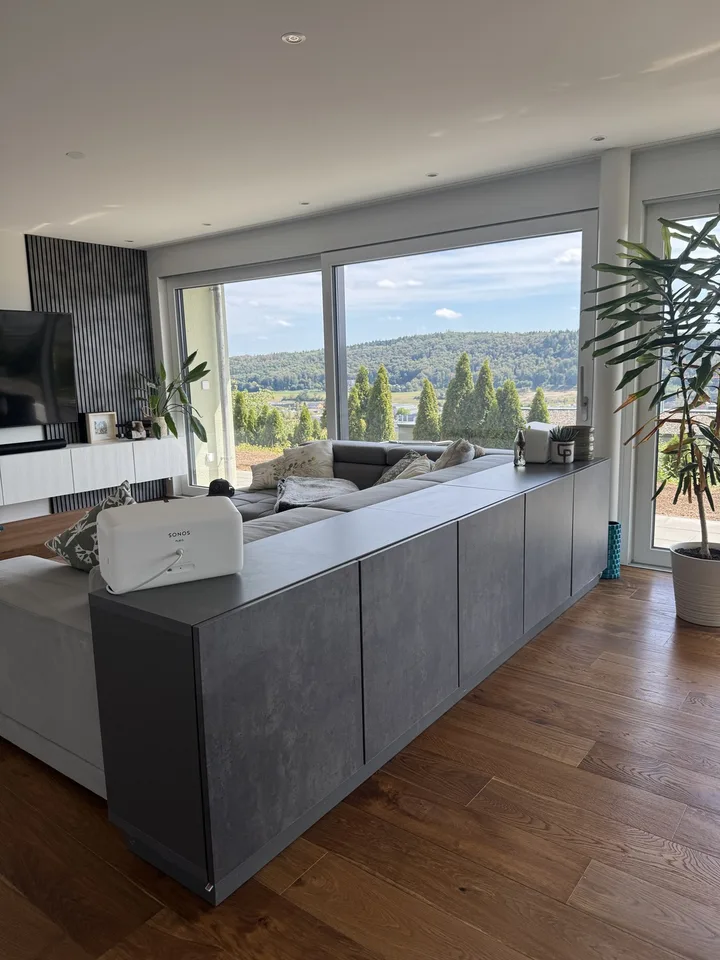 Exklusive 4.5-Zimmer-Terrassenwohnung mit Weitblick & Doppelgarage inklusive