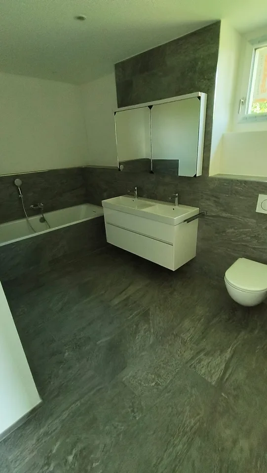 Exklusive 4.5-Zimmer-Terrassenwohnung mit Weitblick & Doppelgarage inklusive