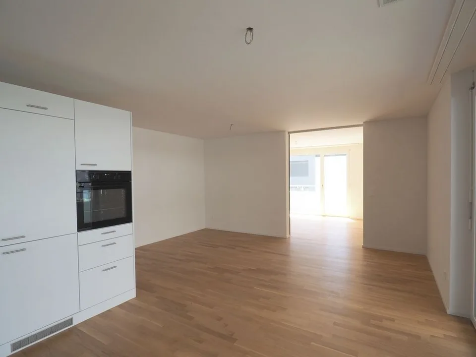 Moderne 4.5 ZW mit zwei Badezimmer und Waschturm