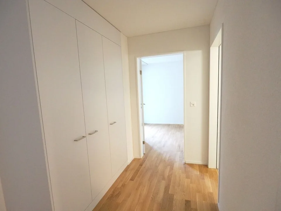 Moderne 4.5 ZW mit zwei Badezimmer und Waschturm