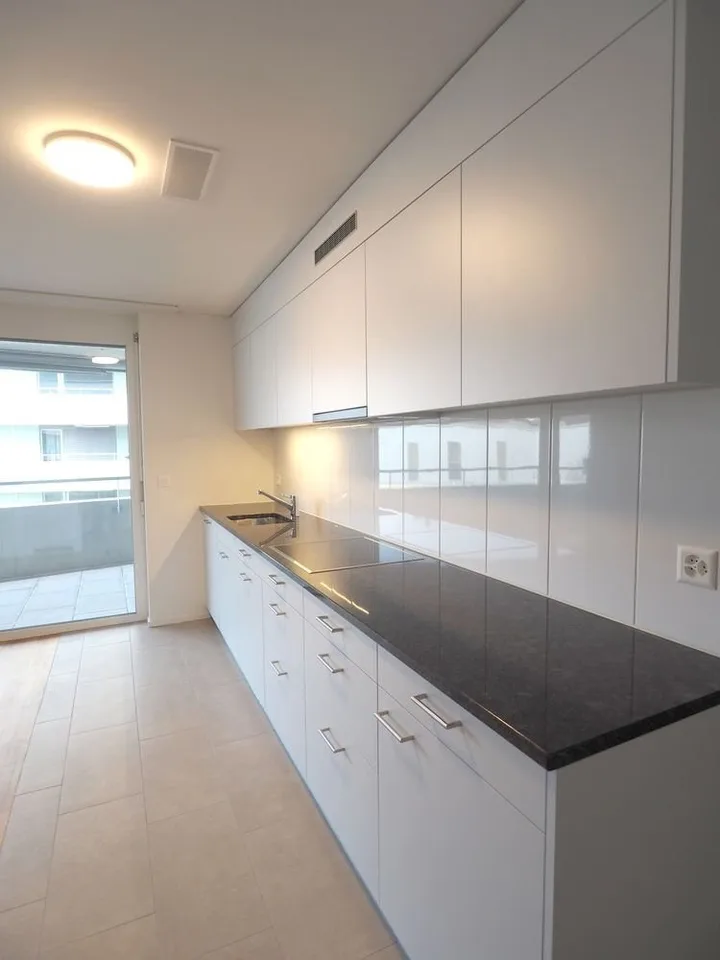 Moderne 4.5 ZW mit zwei Badezimmer und Waschturm