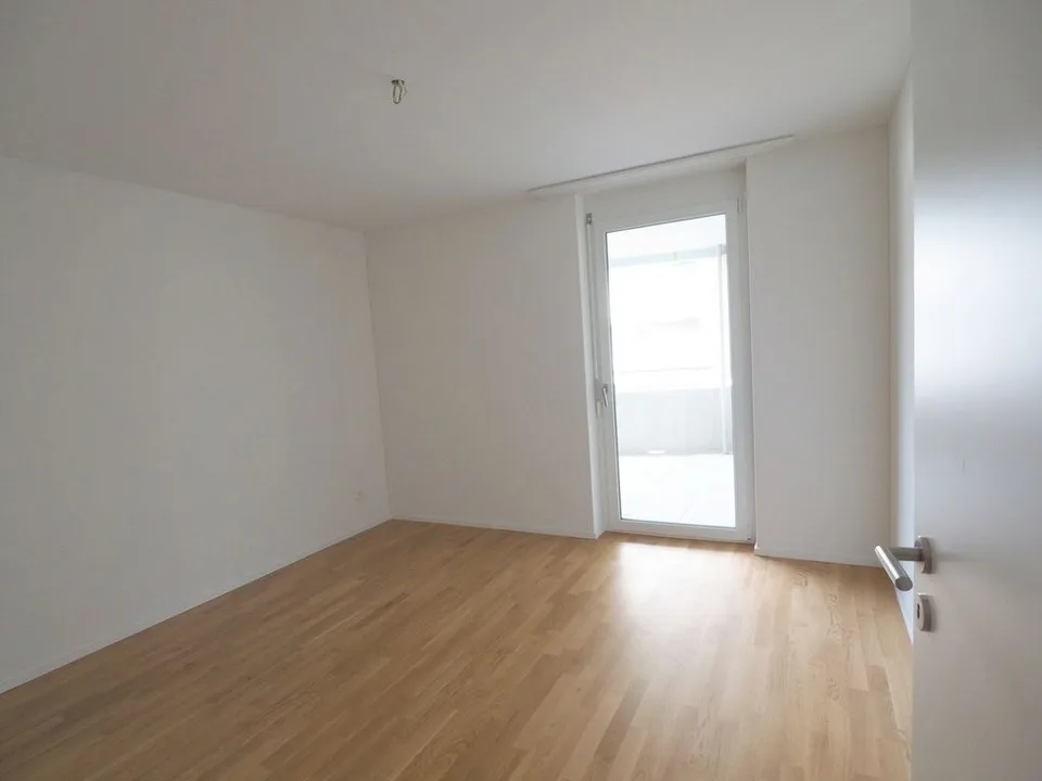 Moderne 4.5 ZW mit zwei Badezimmer und Waschturm