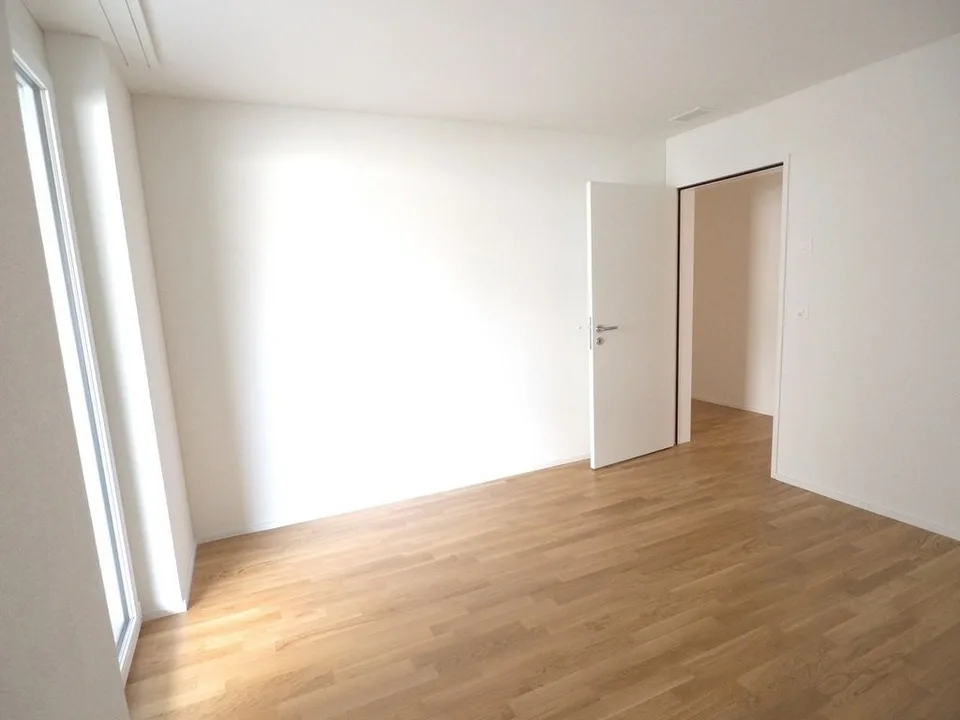 Moderne 4.5 ZW mit zwei Badezimmer und Waschturm