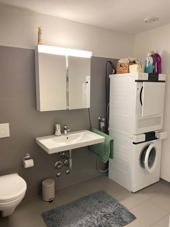 Helle 2.5-Zimmer-Gartenwohnung mit grossem Sitzplatz und schöner Aussicht
