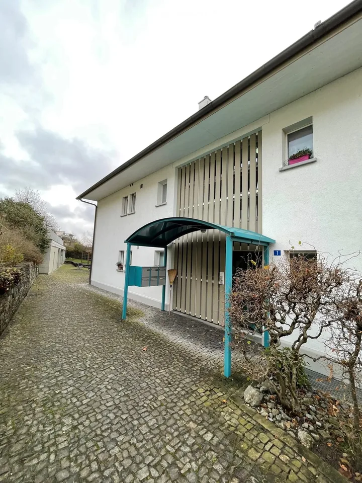 Helle und grosszügige 2½-Zimmerwohnung mit grossem Balkon in Kirchdorf AG