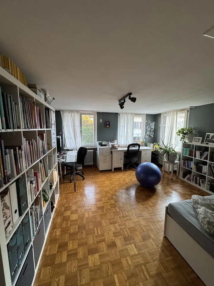 Befristet für 1 Jahr: Möbliertes Riegelhaus (>170 m²) mit Garten & Erdsondenheizung