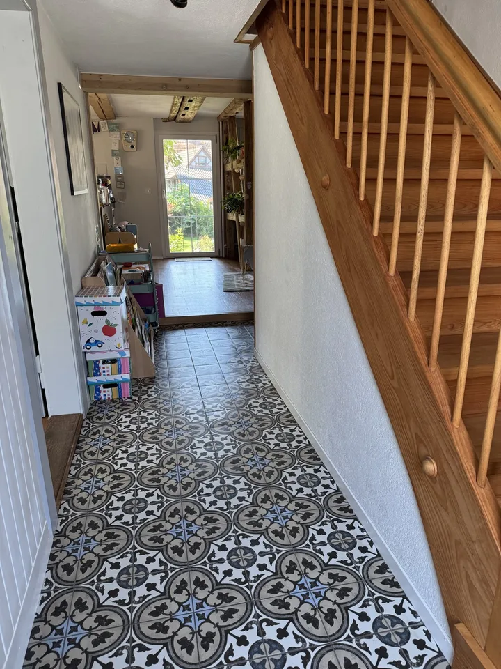 Befristet für 1 Jahr: Möbliertes Riegelhaus (>170 m²) mit Garten & Erdsondenheizung