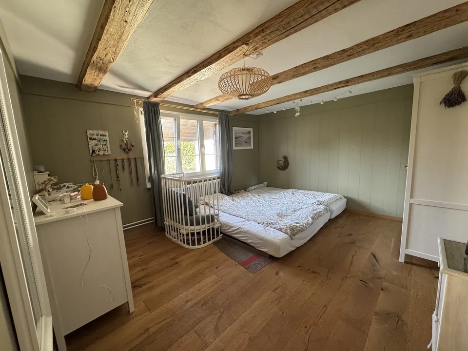 Befristet für 1 Jahr: Möbliertes Riegelhaus (>170 m²) mit Garten & Erdsondenheizung