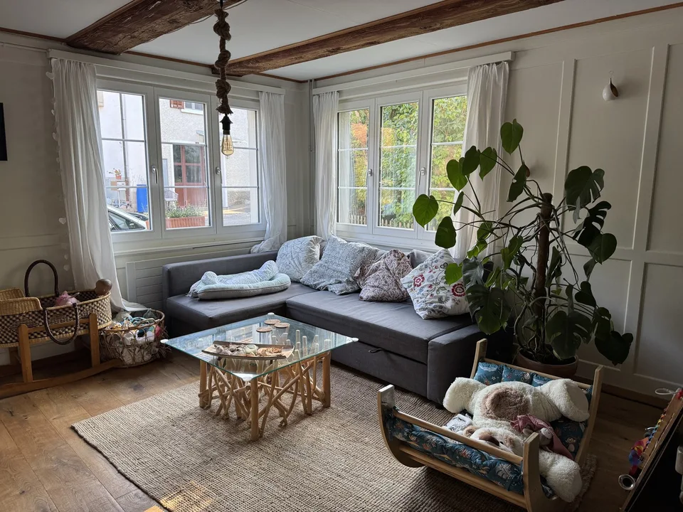 Befristet für 1 Jahr: Möbliertes Riegelhaus (>170 m²) mit Garten & Erdsondenheizung